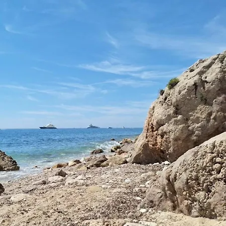 Comfortable 1-bedroom Near Monaco