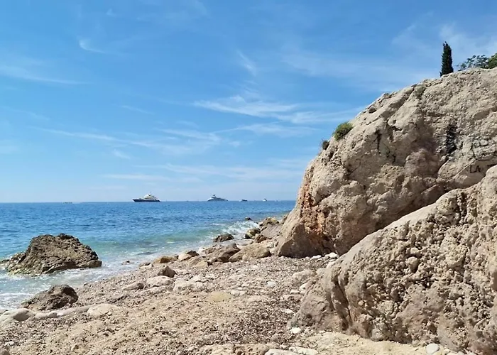 Comfortable 1-bedroom Near Monaco